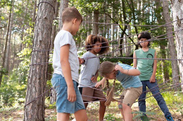 Jak półkolonie letnie mogą wspierać rozwój społeczny i edukacyjny dzieci?